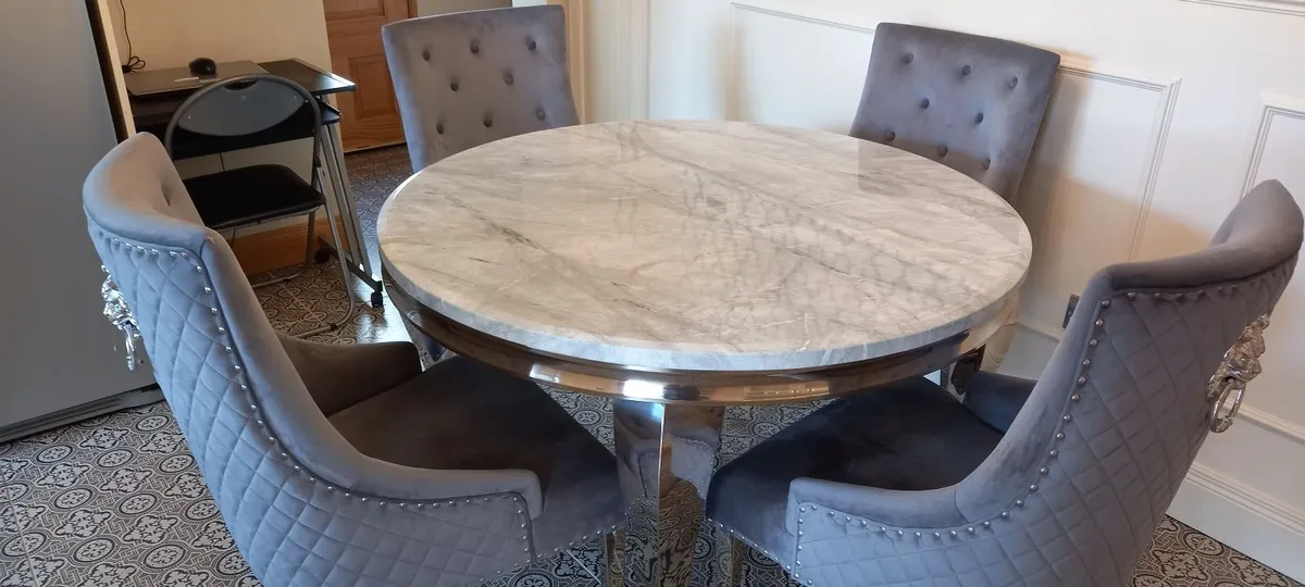 TABLE AND CHAIRS - Image 1