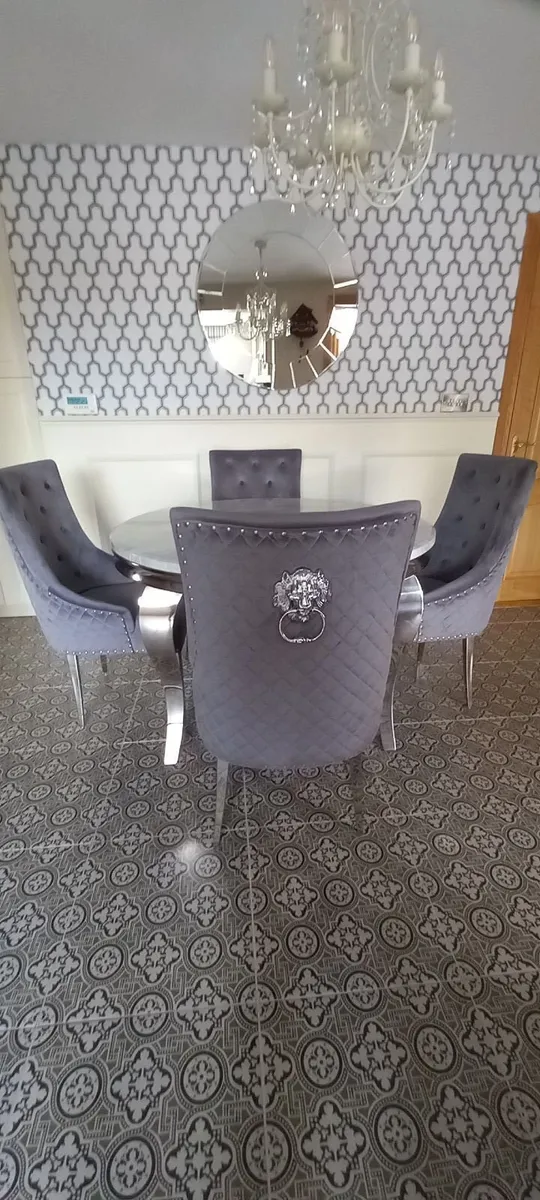 TABLE AND CHAIRS - Image 2