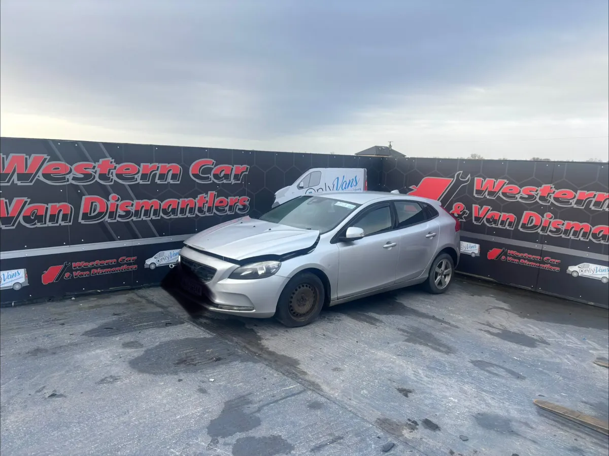 151 Volvo v40 1,6 diesel for dismantling