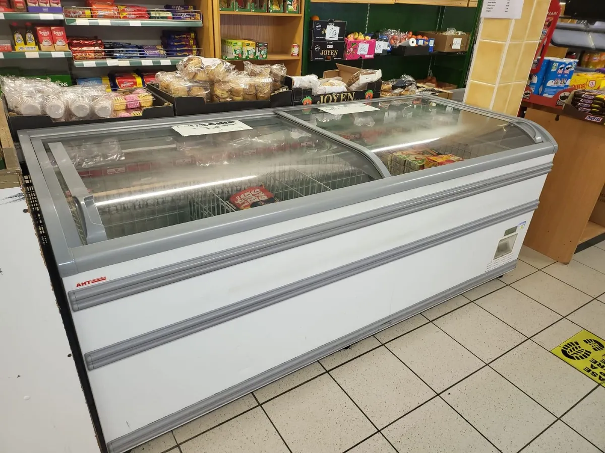 2.1m AHT Commercial Chest Freezer – Sliding Glass