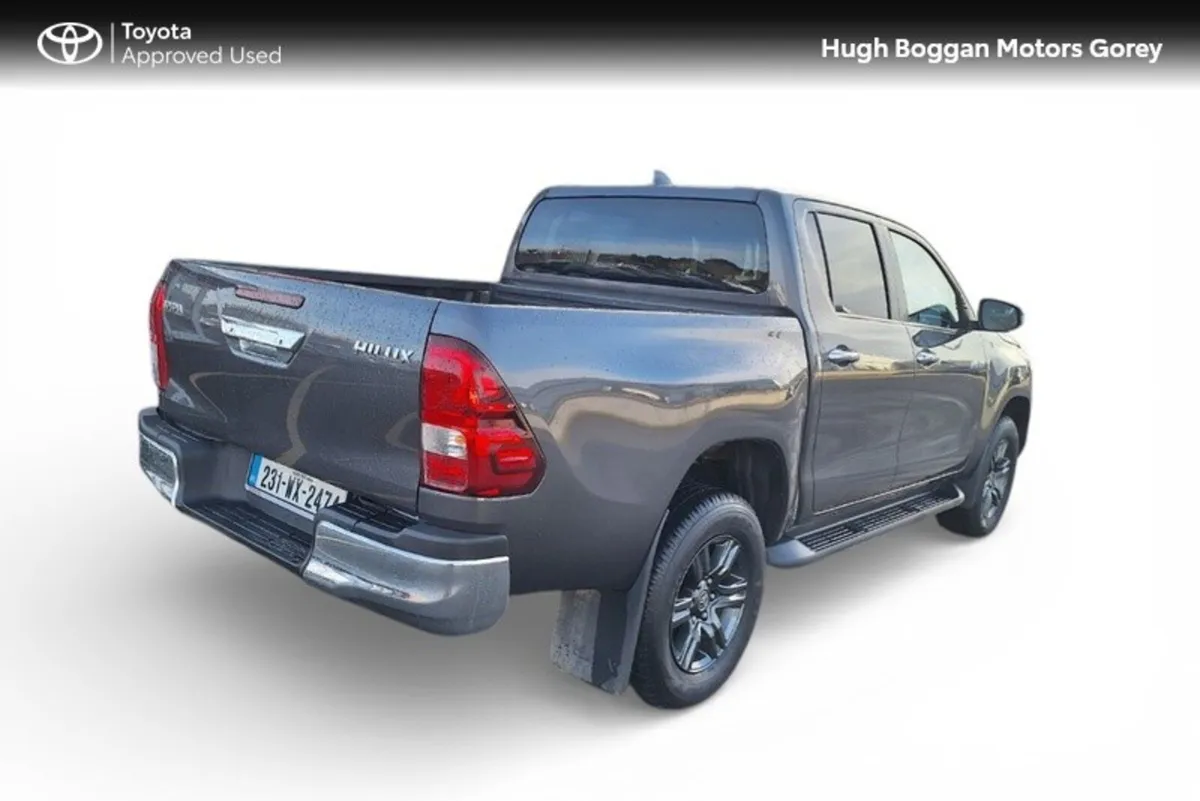 Toyota Hilux 2.8 SR5 D/CAB AUTO 4DR A - Image 2