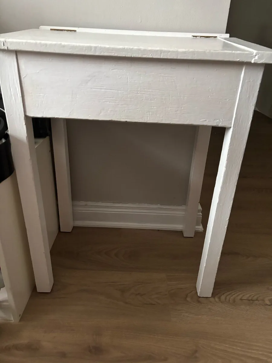Old school desk - Image 1