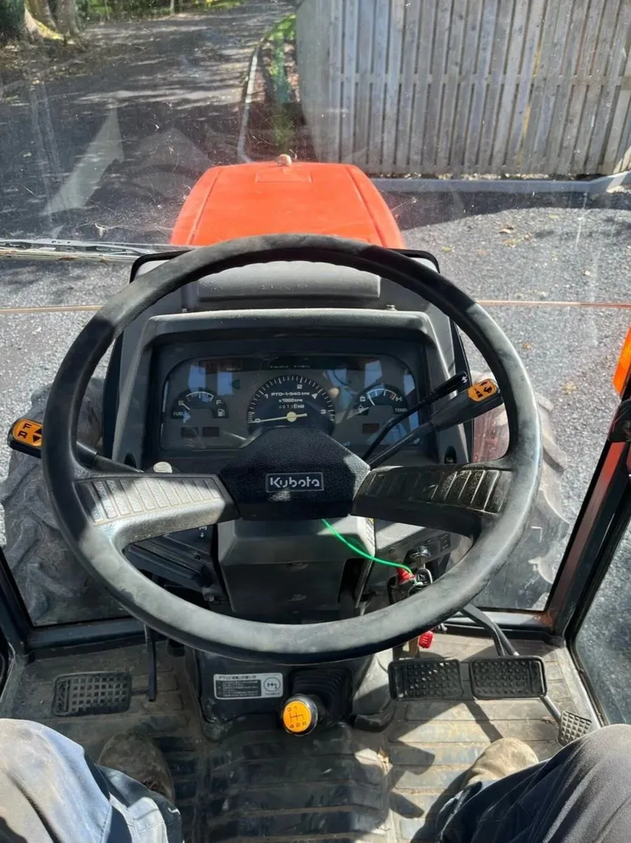 Kubota Compact Tractor Like New - Image 4