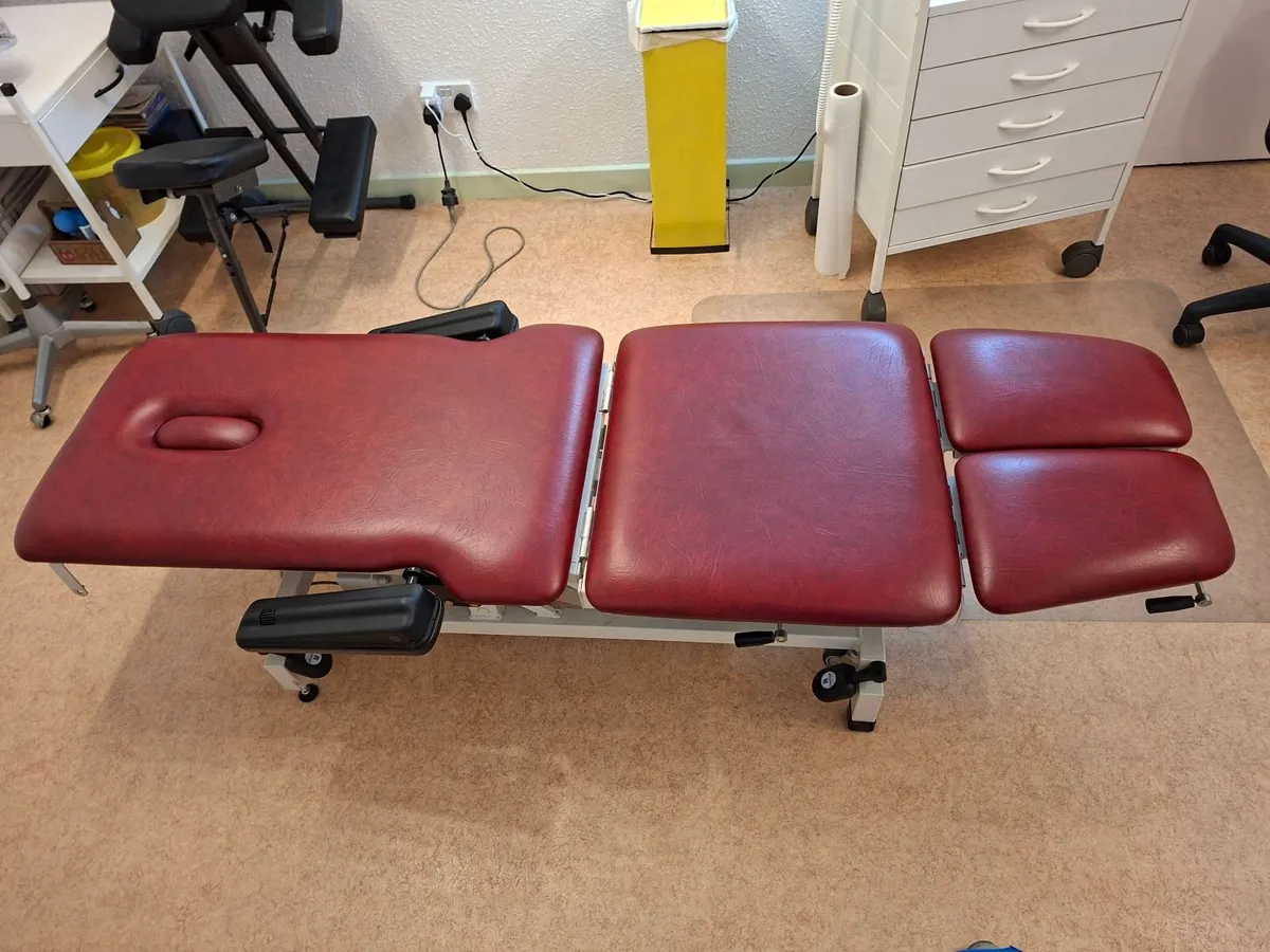 Plinth Electric patient couch - Image 1
