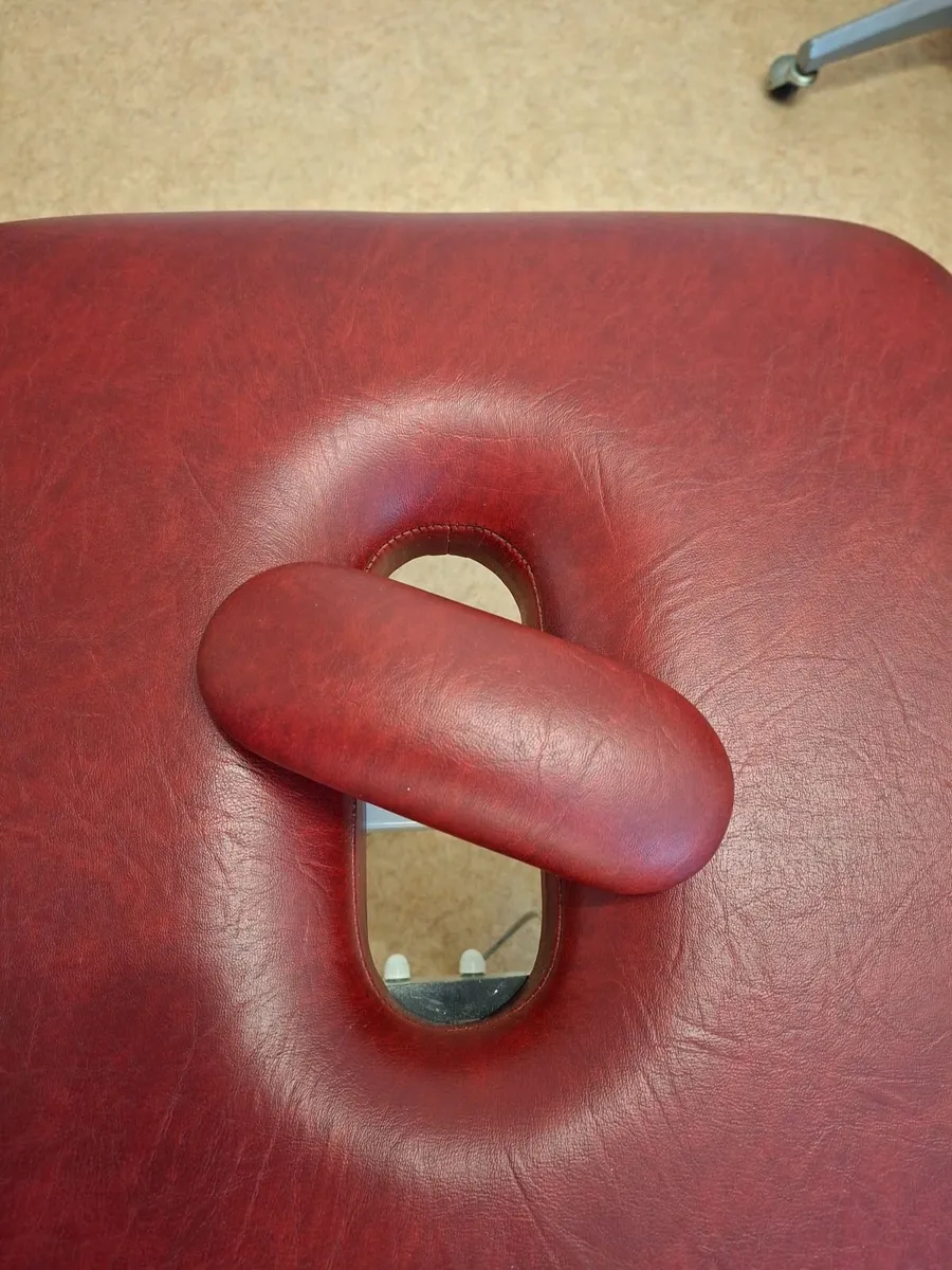 Plinth Electric patient couch - Image 3