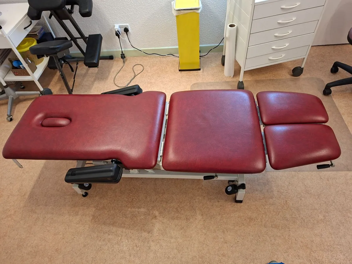 Plinth Electric patient couch - Image 4