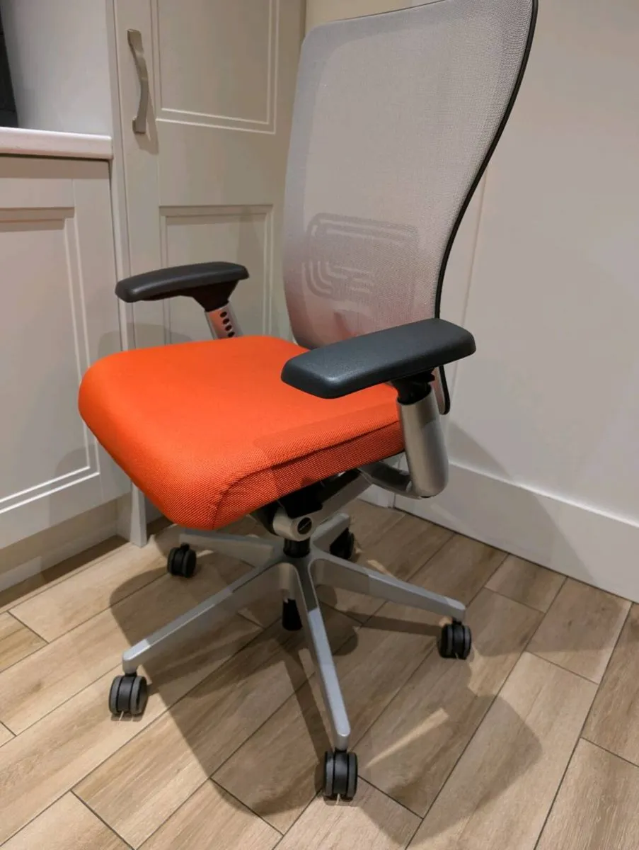 Ergonomic office chair - Image 4