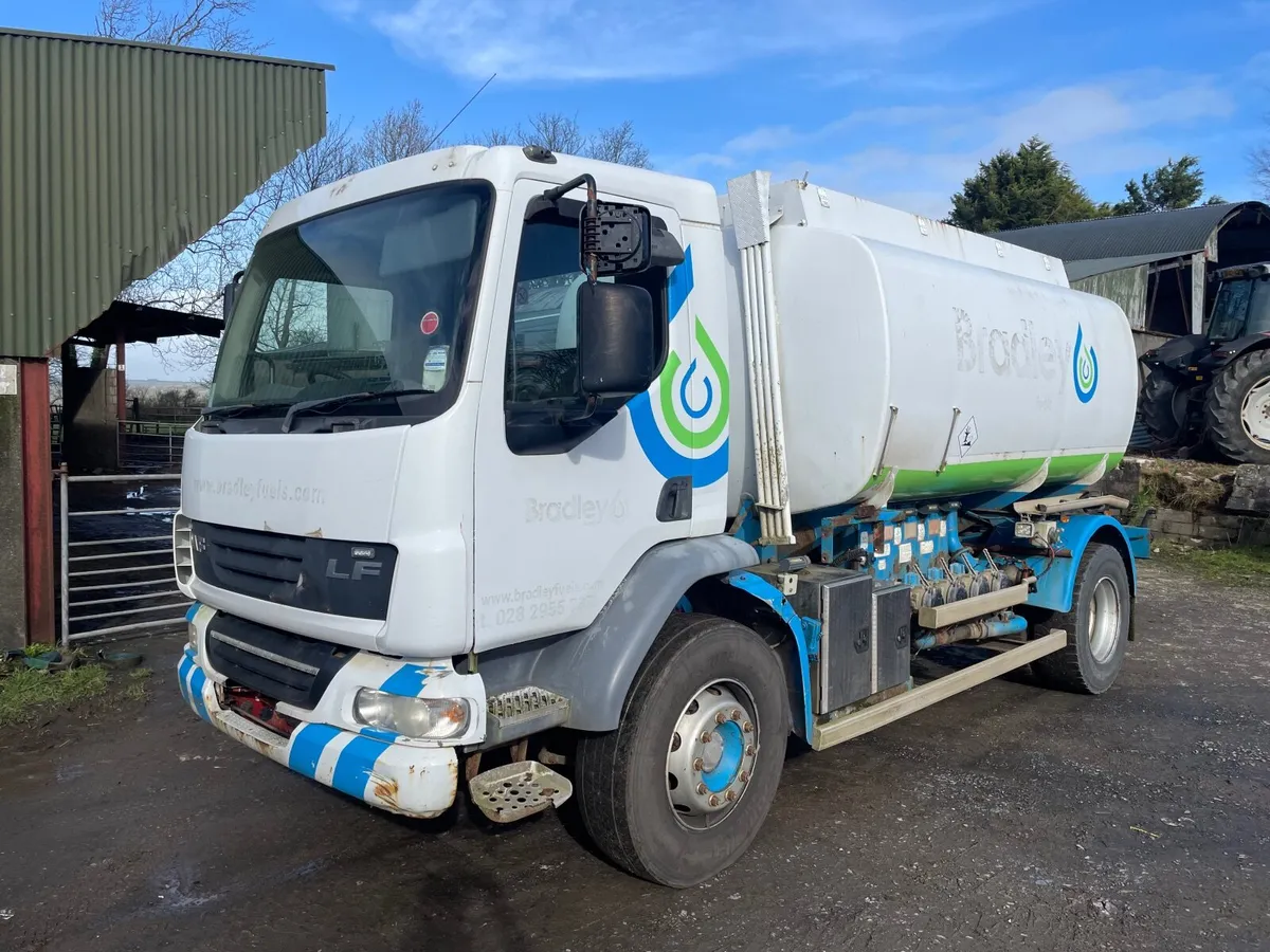 Daf Lf55-220 fuel tanker truck - Image 1