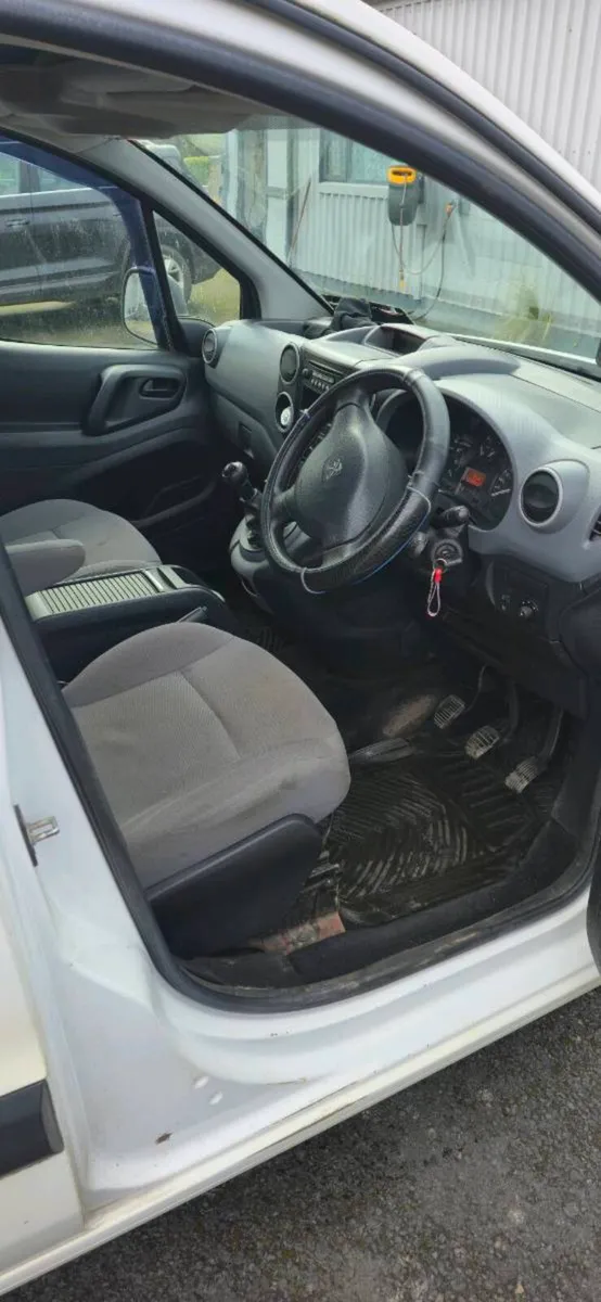 142 Peugeot Partner Van - Image 4