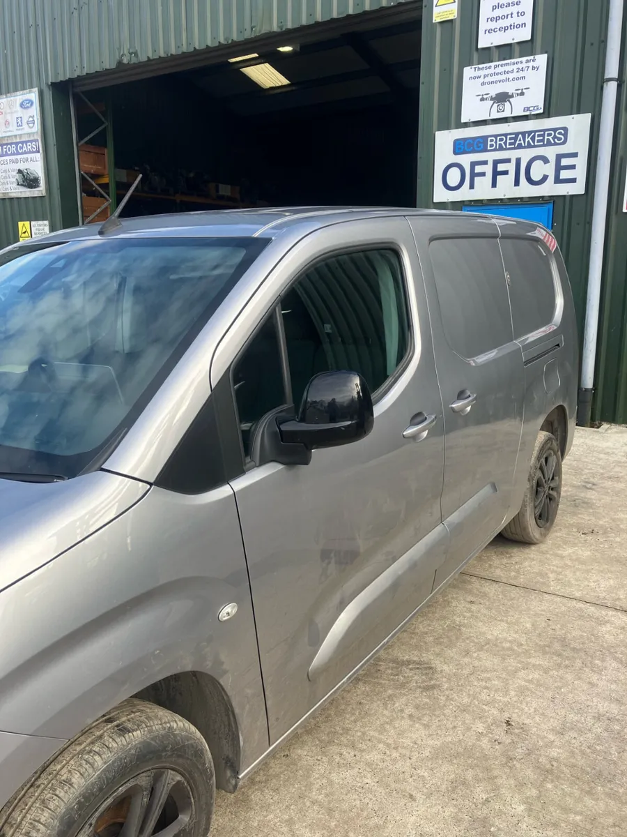 2023 citreon berlingo parts breaking - Image 2
