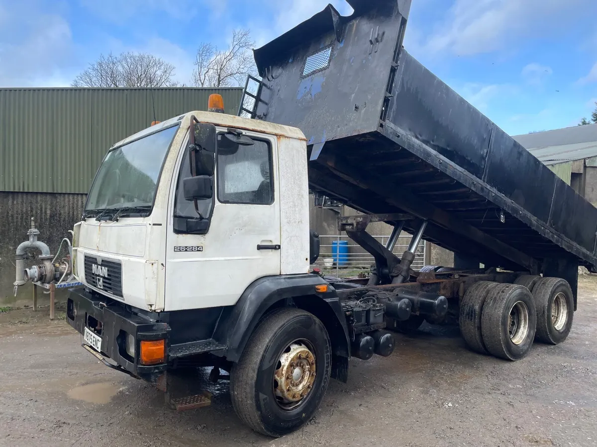 Man 26-284 6 wheeler tipper truck - Image 2