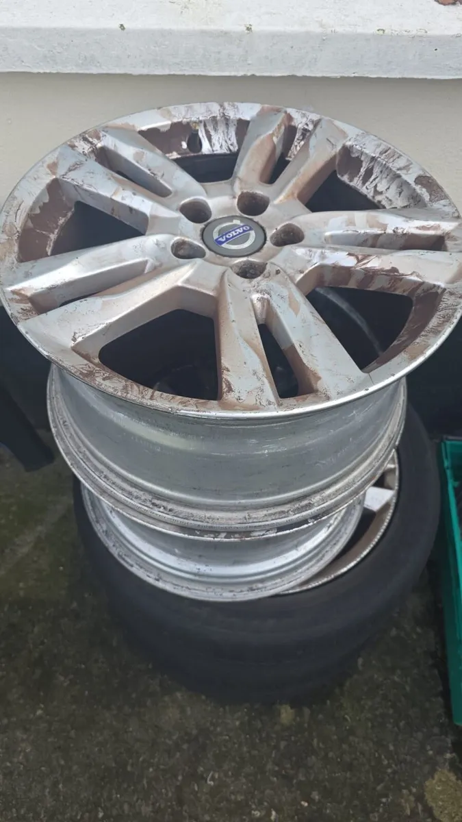 4x Volvo alloys wheels 17 inch