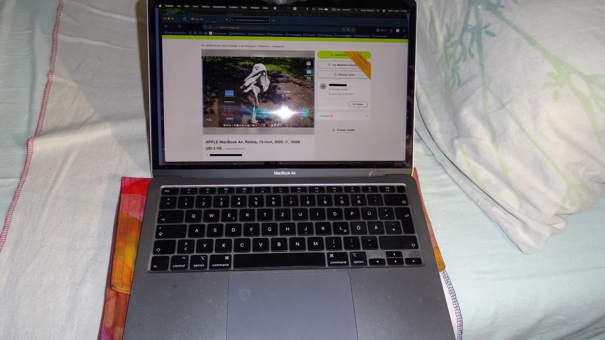 APPLE Mac Book Air 13" 2020 16GB i7 - Image 3