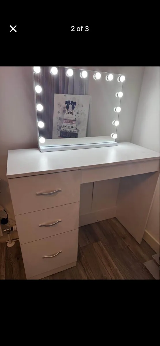 Makeup table - Image 2