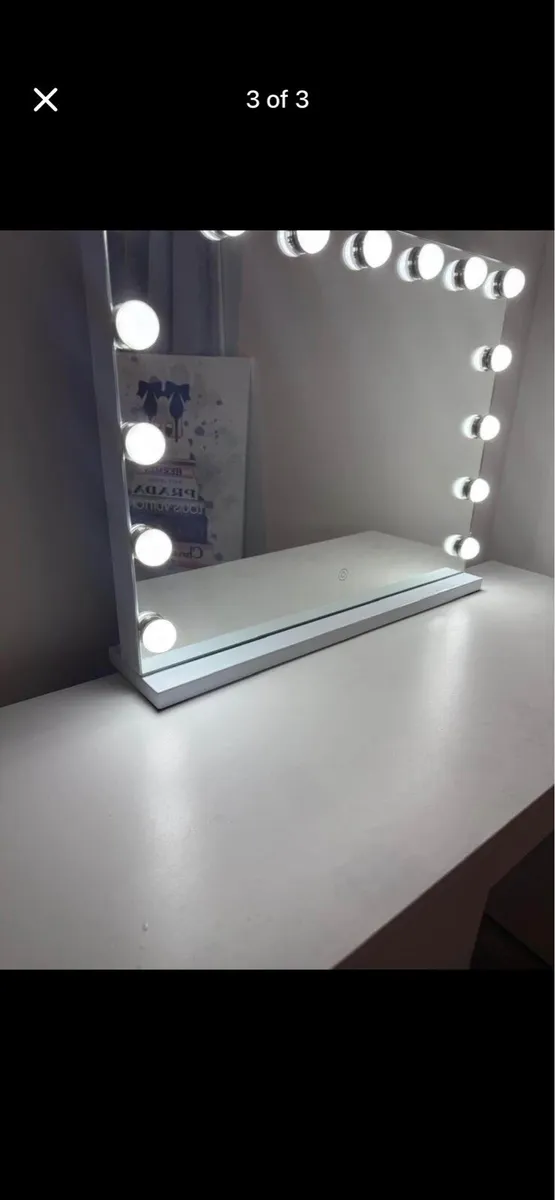 Makeup table - Image 3