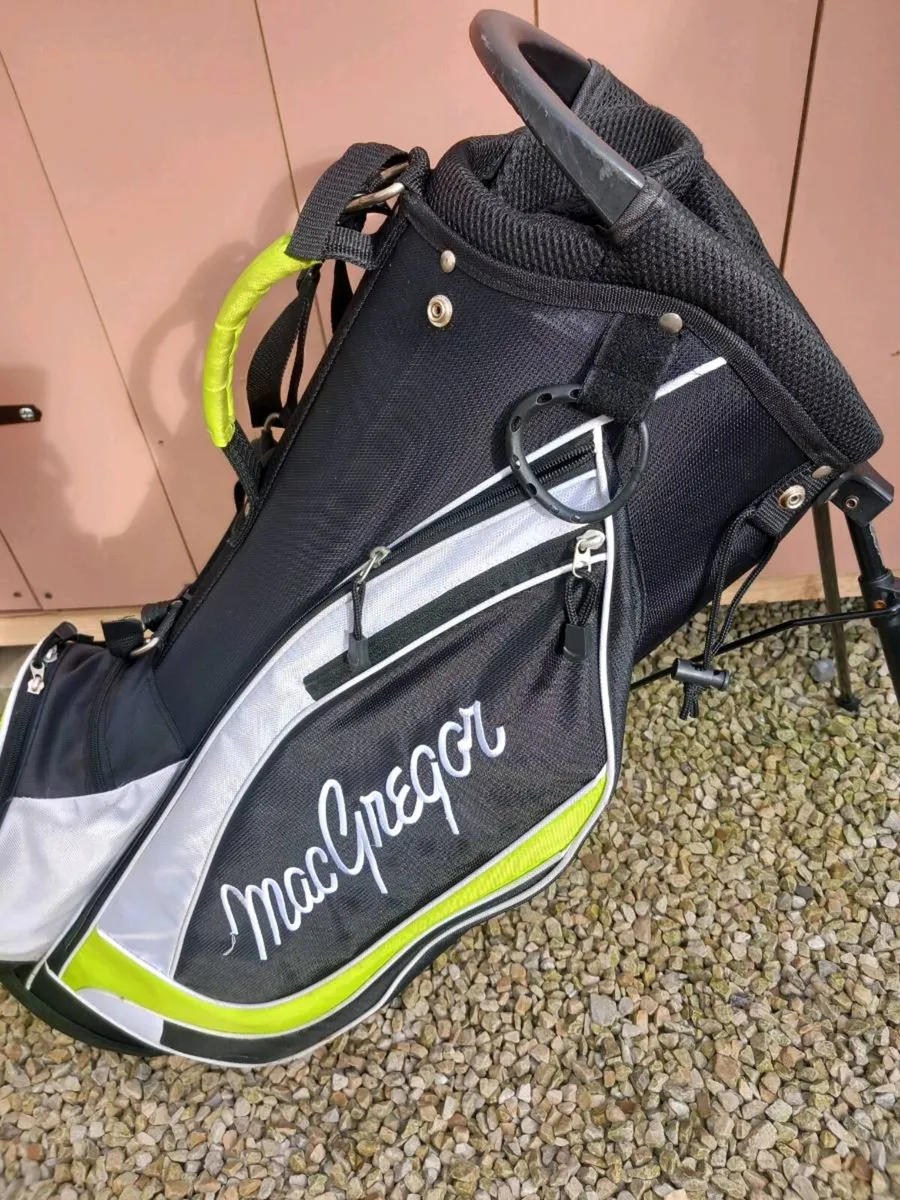 MacGregor golf bag with stand. - Image 3