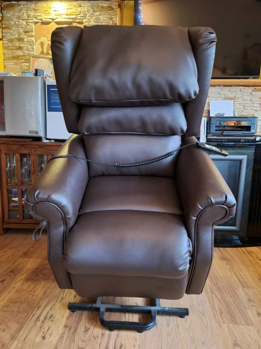 Riser recliner electric armchair - Image 1