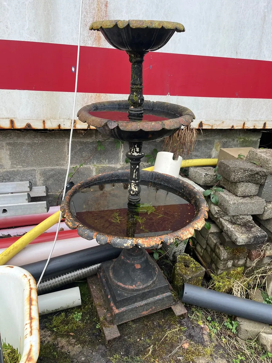 Cast iron fountain and bath - Image 3