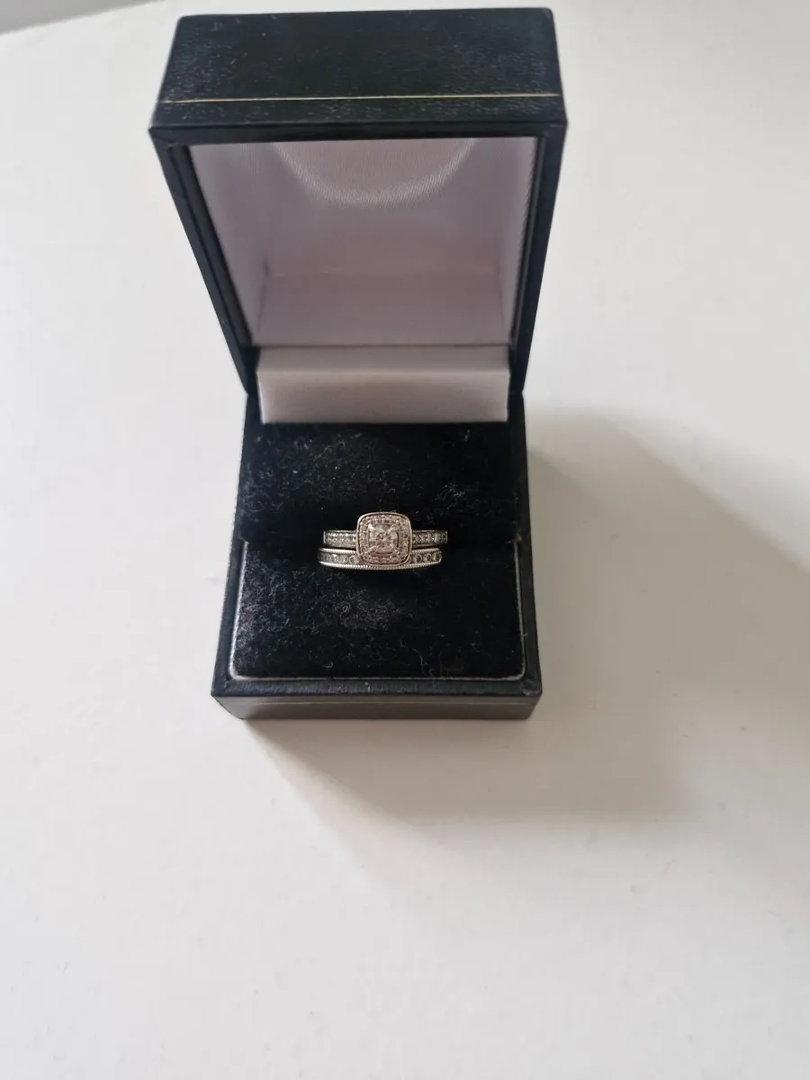 18ct white gold engagement and wedding band - Image 2