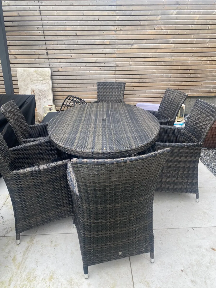 Garden furniture - Image 1