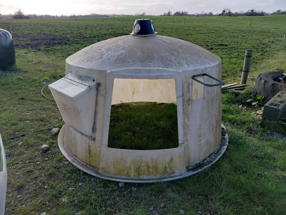 Calf huts - Image 1