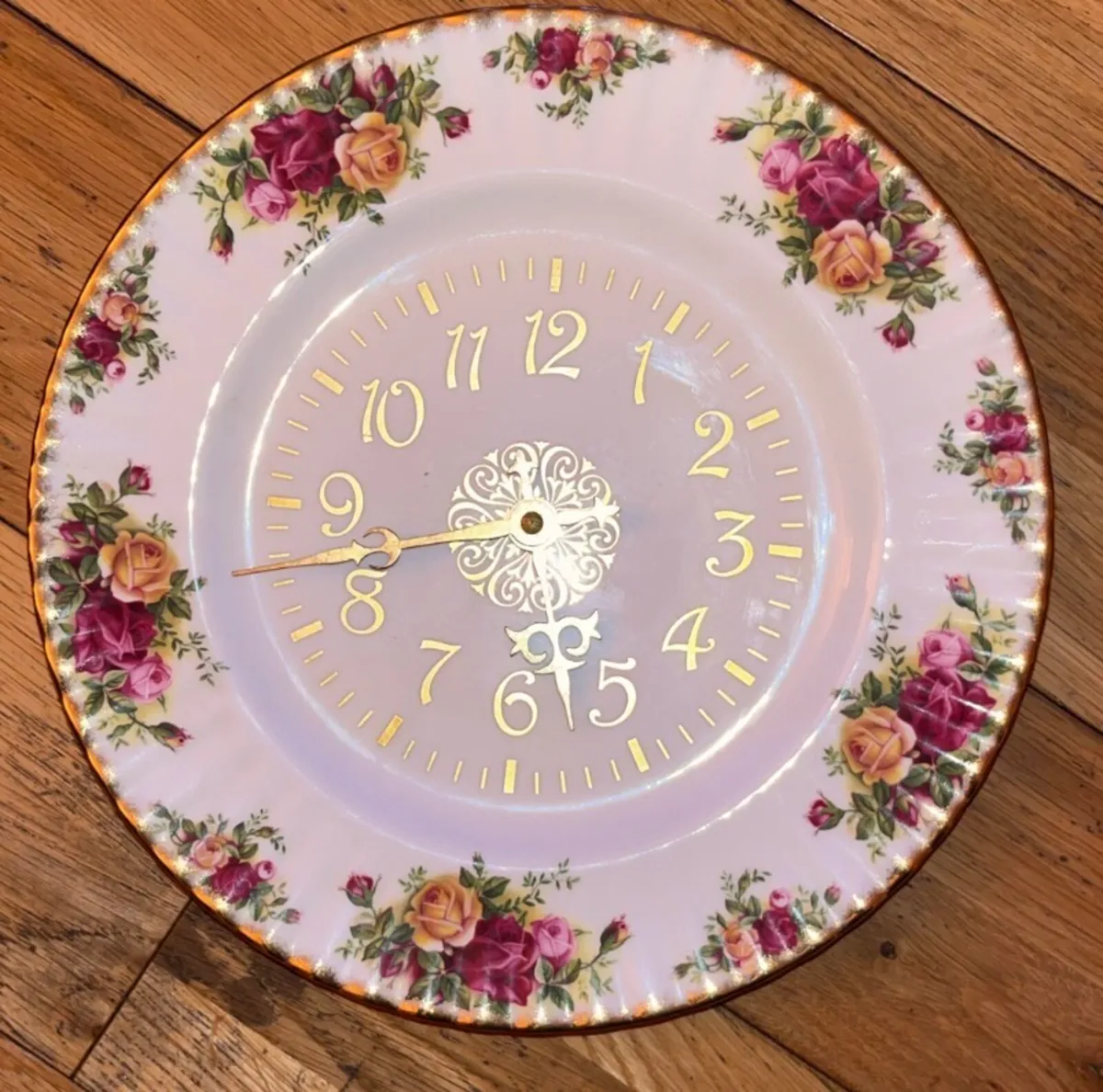 1962 Royal Albert Country Roses Clock - Image 1