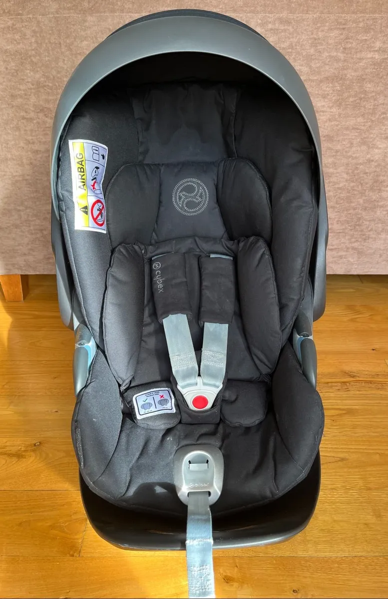 Cybex Cloud Z i-Size + ISOFIX Base - Image 1