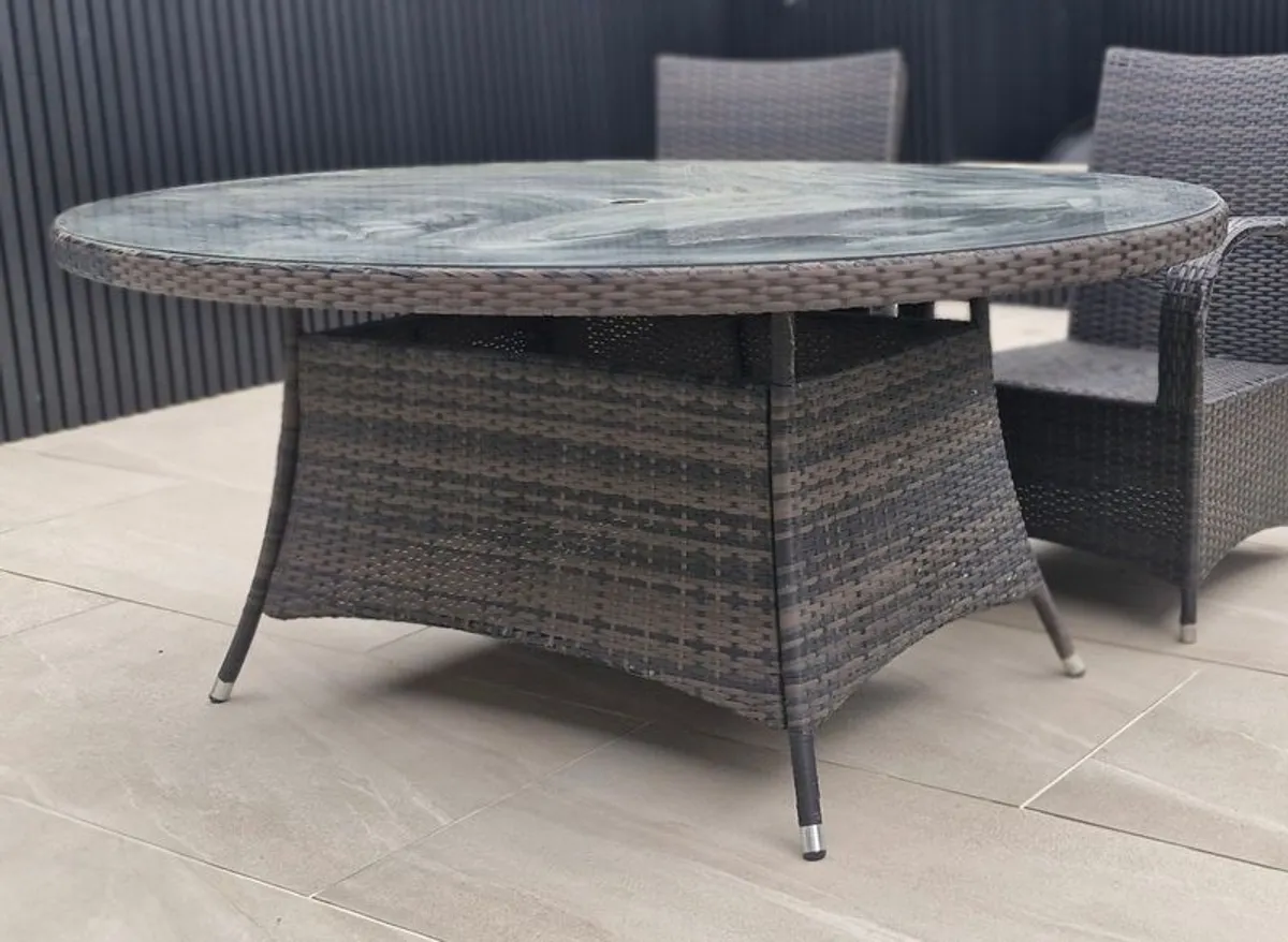 Outdoor Rattan 6 seater & oval table - Image 4