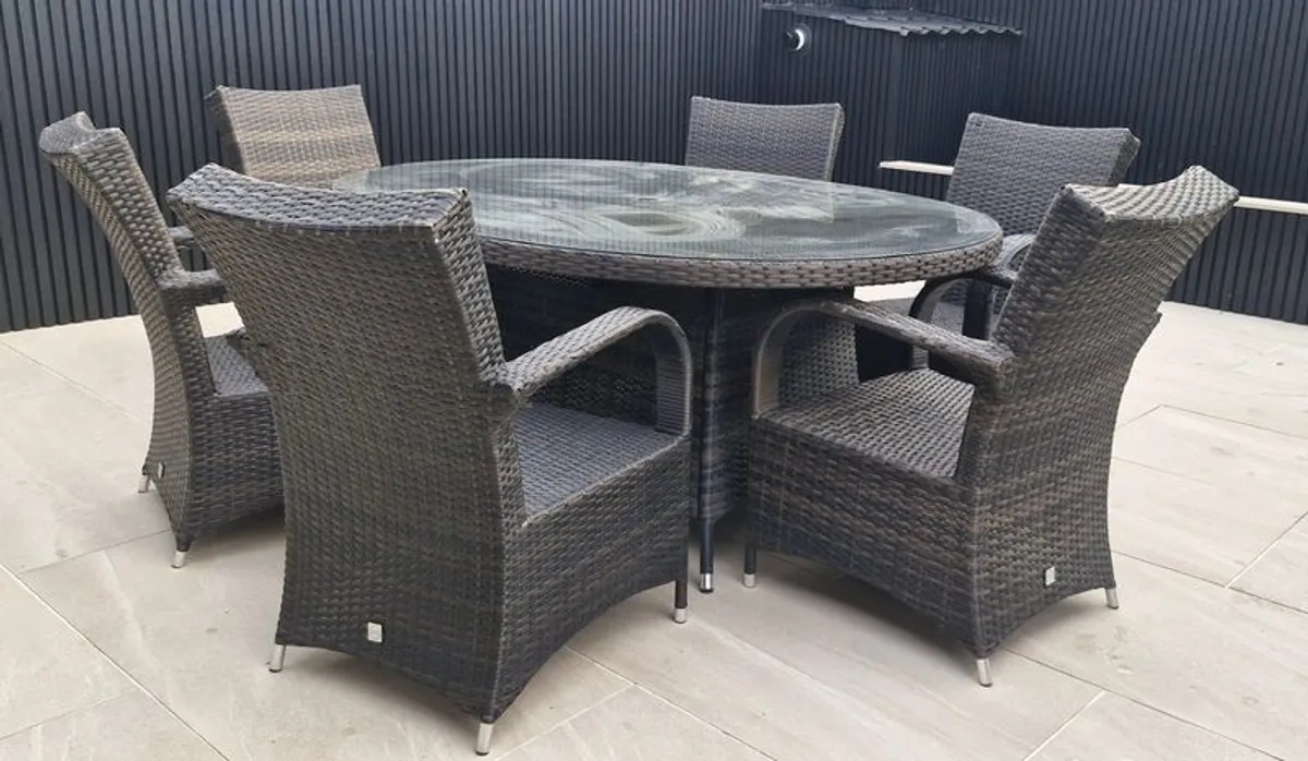 Outdoor Rattan 6 seater & oval table - Image 1