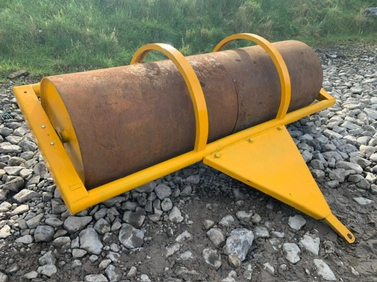 GRAYS 8' X 30" WATER FILLED ROLLS - Image 3