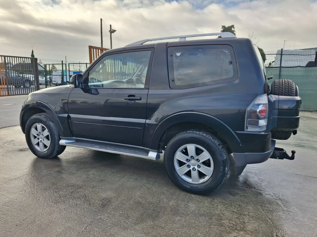 2010 Mitsubish Pajero  3.2 Diesel - Image 4