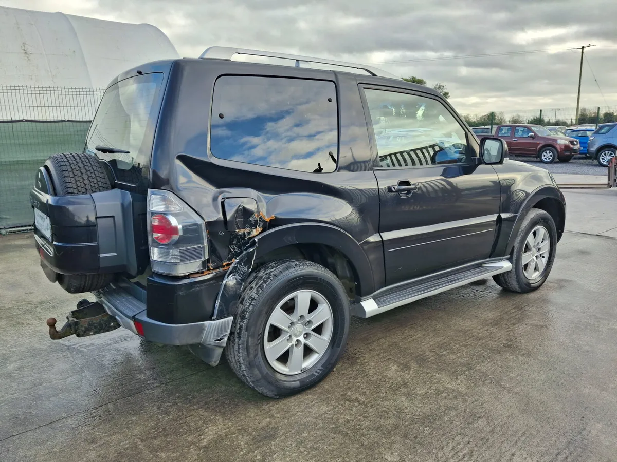 2010 Mitsubish Pajero  3.2 Diesel - Image 3