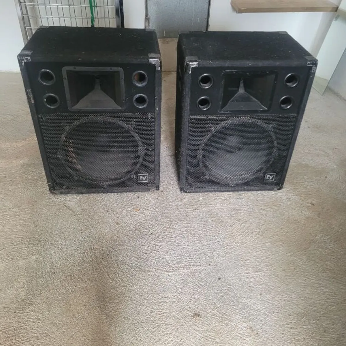 Speakers free - Image 1
