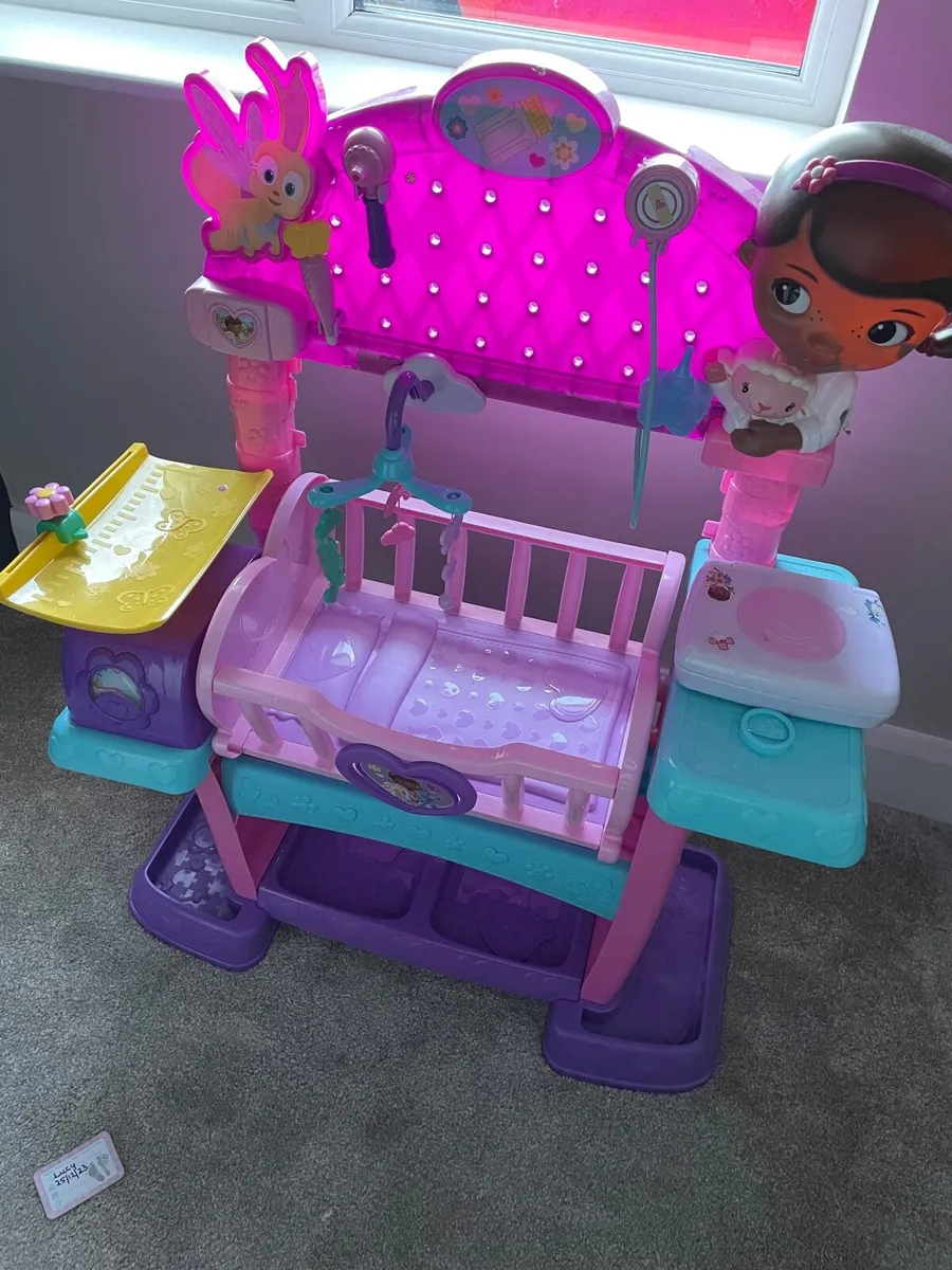 Doc McStuffins Baby Check Up Station - Image 1
