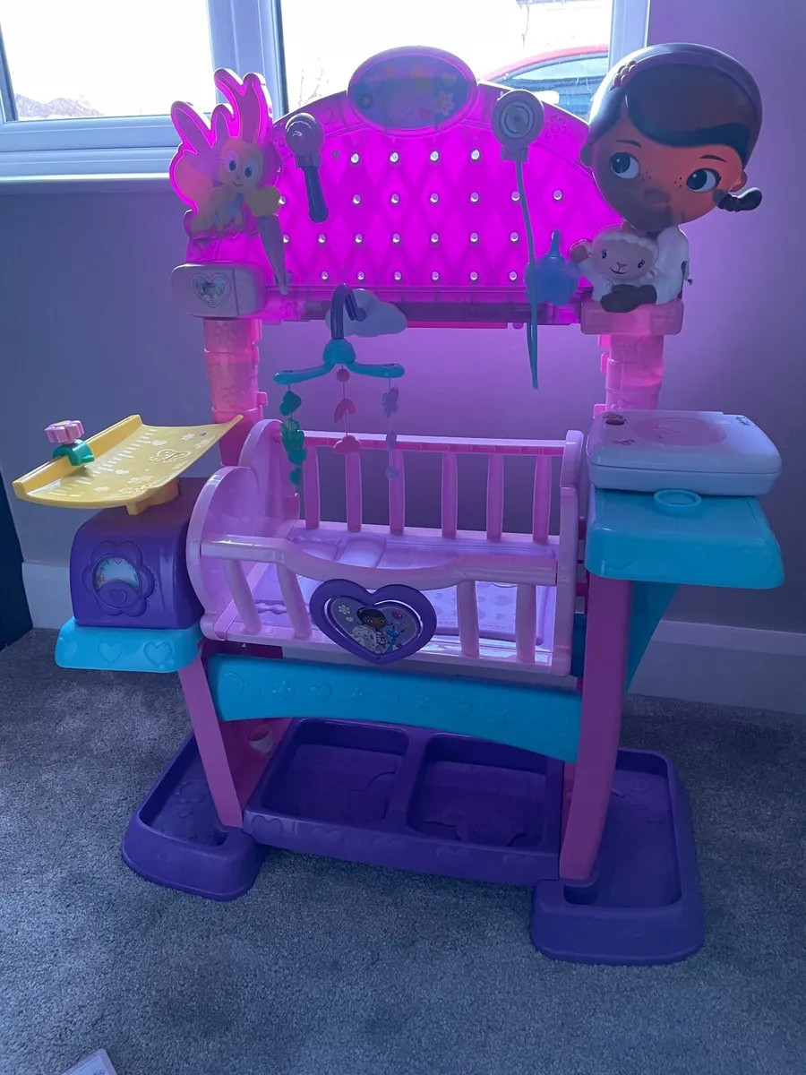 Doc McStuffins Baby Check Up Station - Image 2