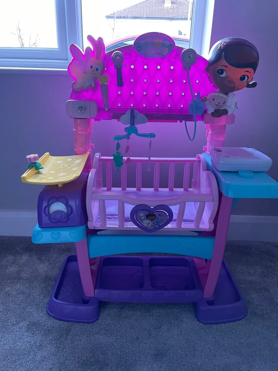 Doc McStuffins Baby Check Up Station - Image 3