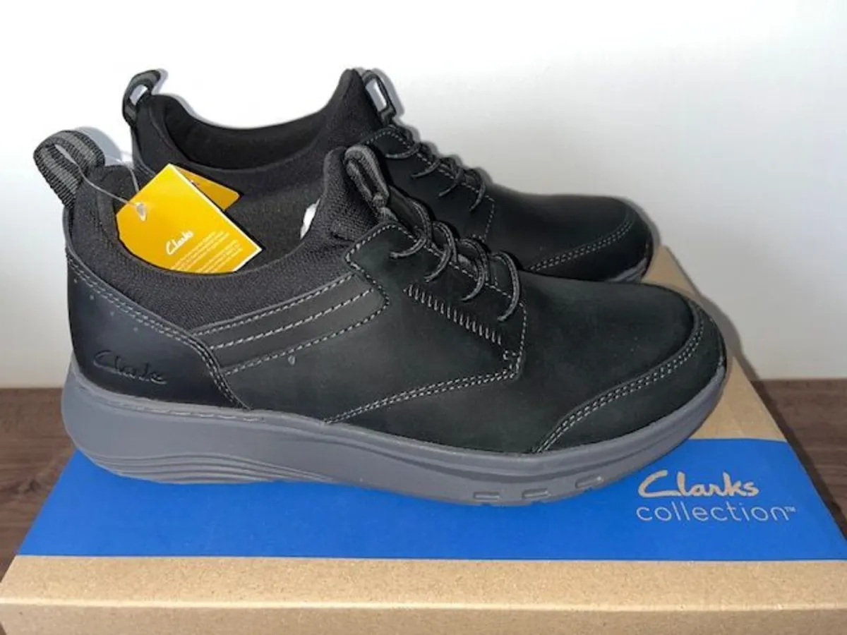 Clarks Men's Motion Trek EZ Black Leather Size 7.5 - Image 1