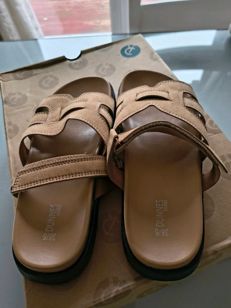 Beige suede flip flops - Image 2