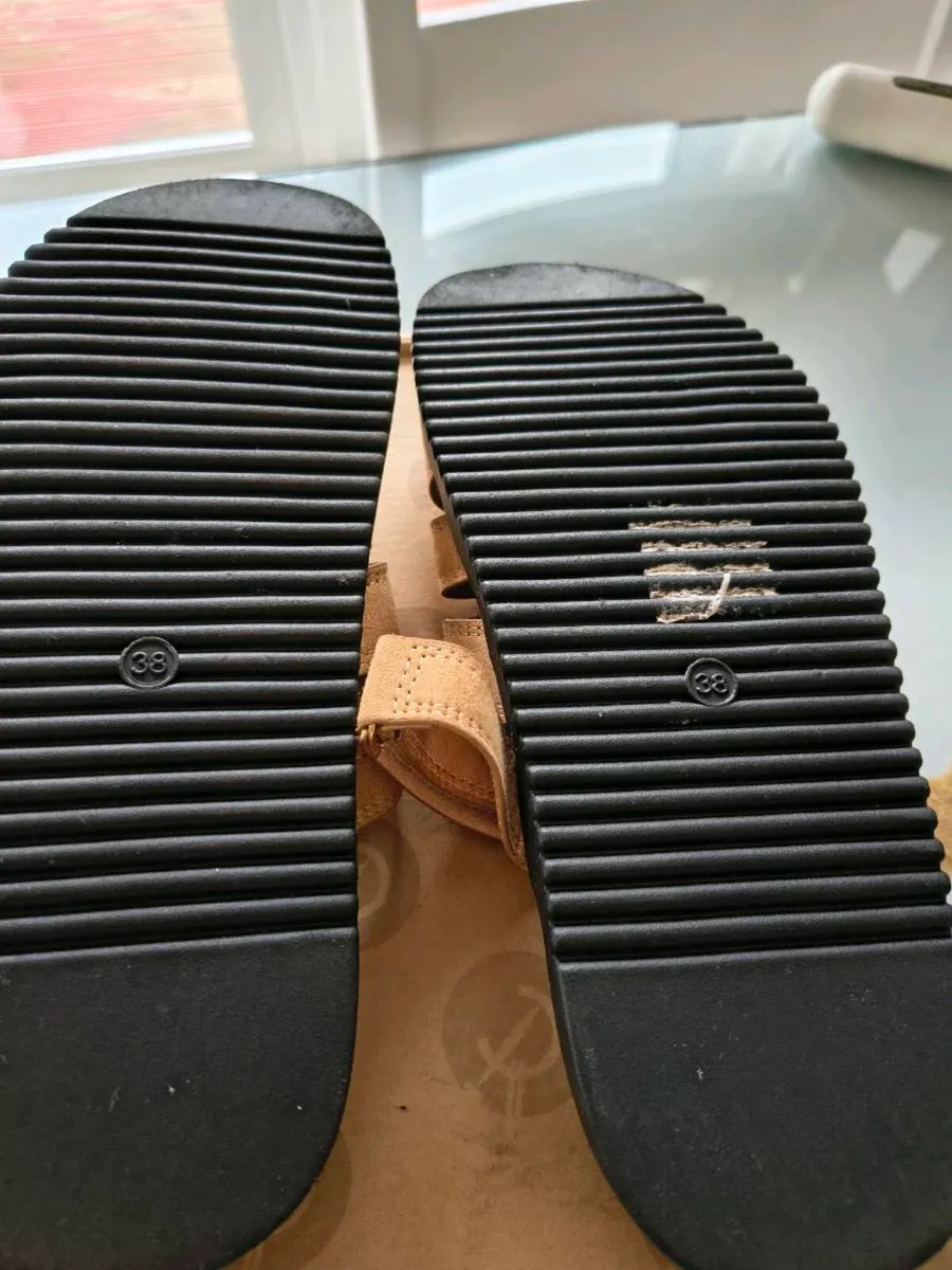 Beige suede flip flops - Image 4