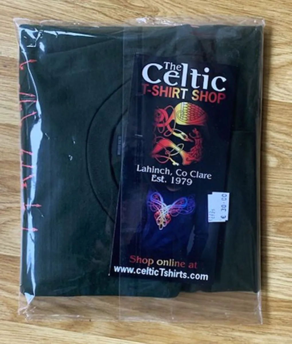 Tain inspired design T-shirt - Image 2