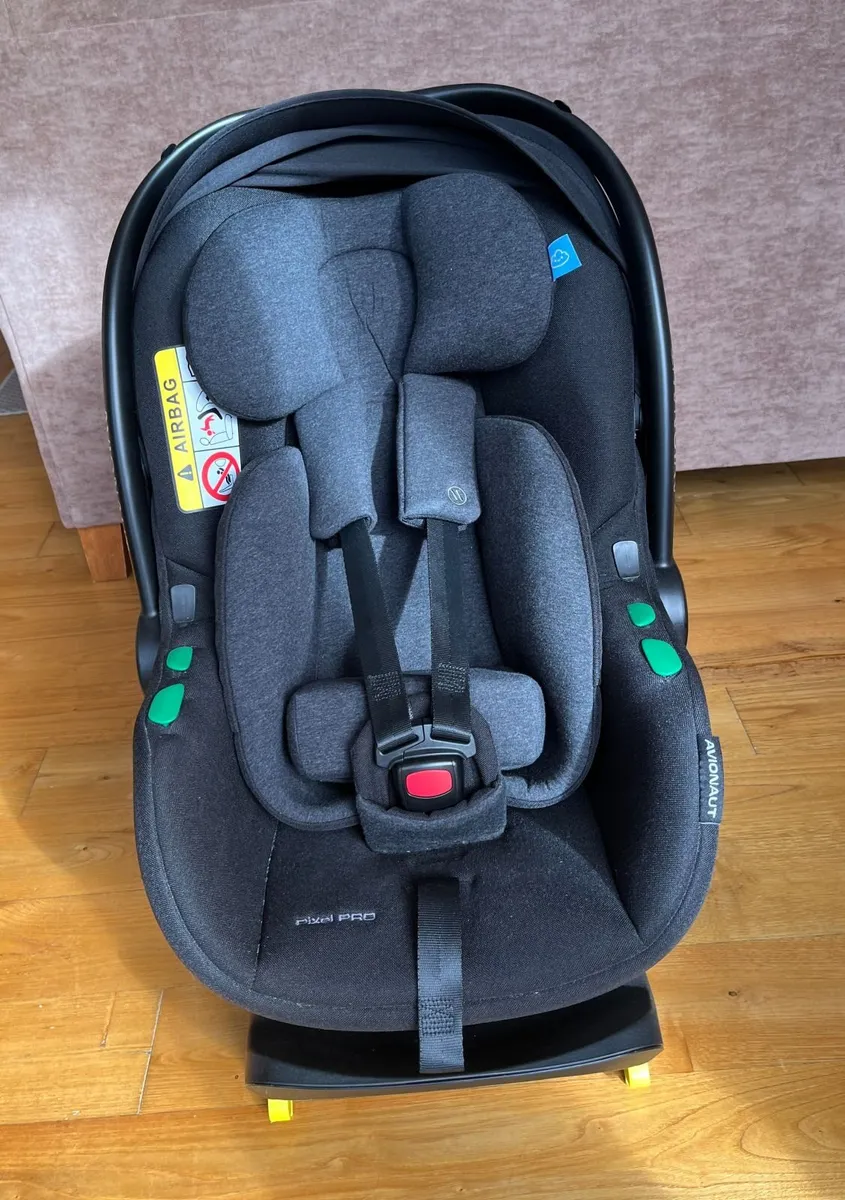 Avionaut Pixel Pro 2 i-Size Car Seat + ISOFIX Base - Image 1