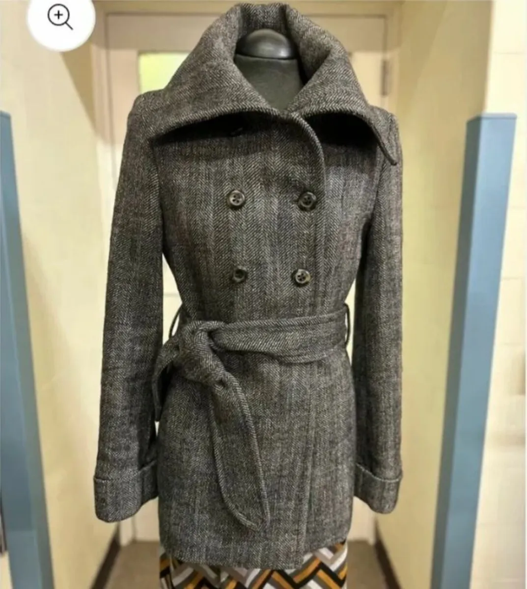 Womens Winter Coat Size 8 - Image 2
