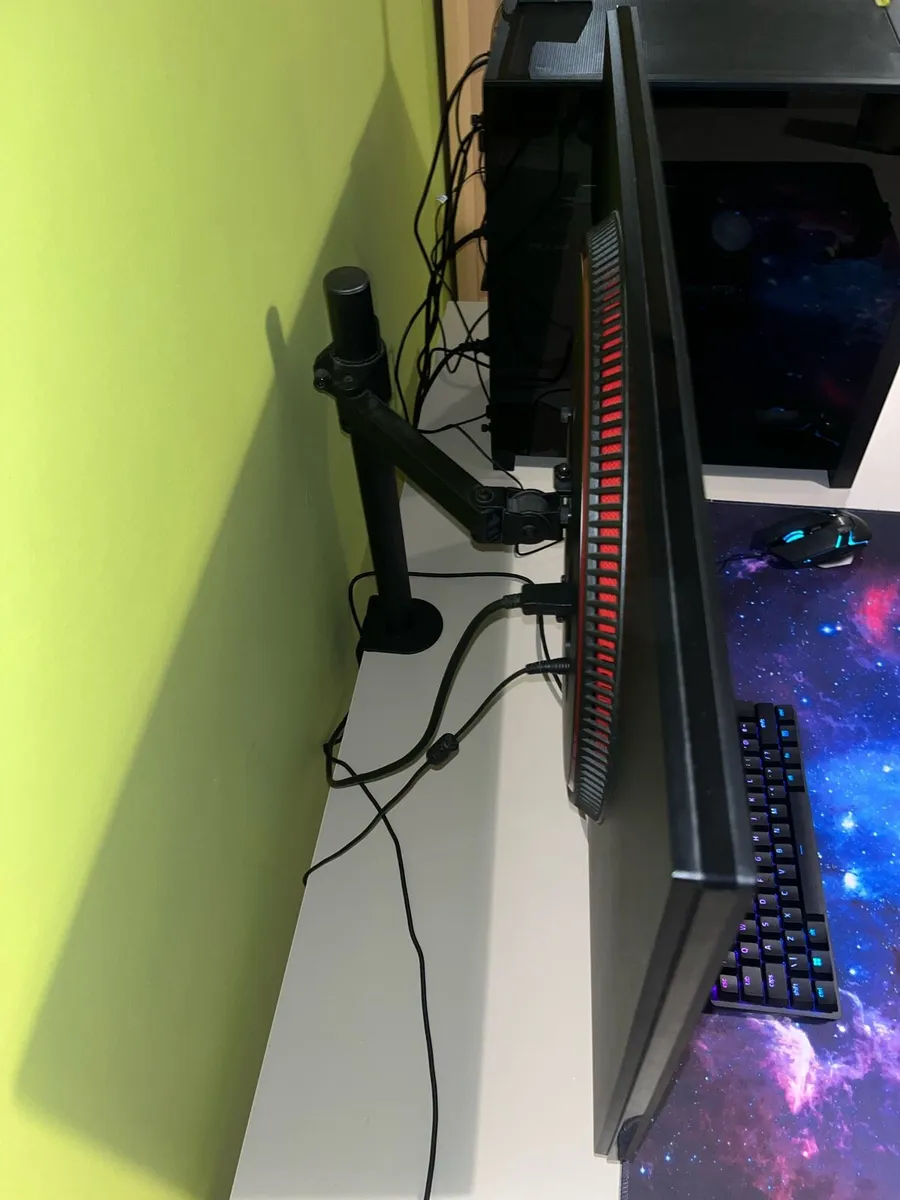 32GP850-B Ultra Gear Nano IPS gaming monitor - Image 2