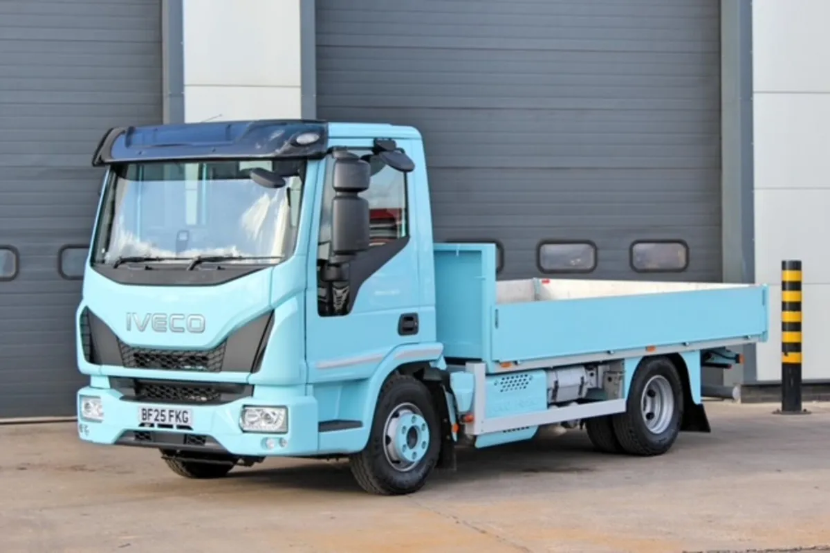 2025  IVECO 100E-10TON 4X2  DROPSIDE TIPPER - Image 3