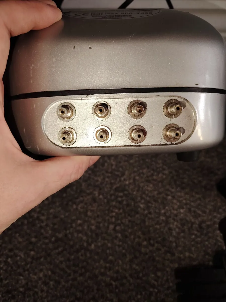 Fish tank and cabinet - Image 4