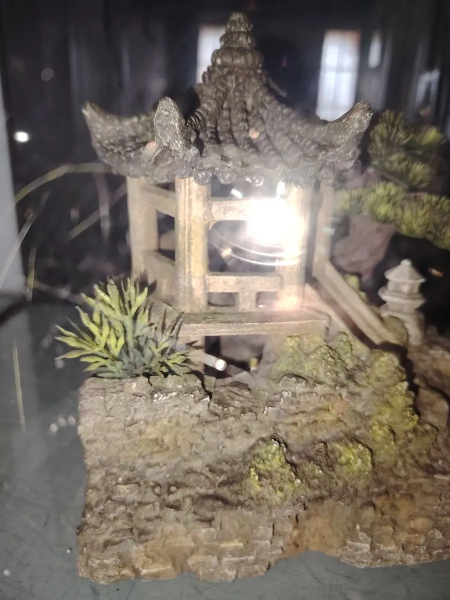 Fish tank and cabinet - Image 2