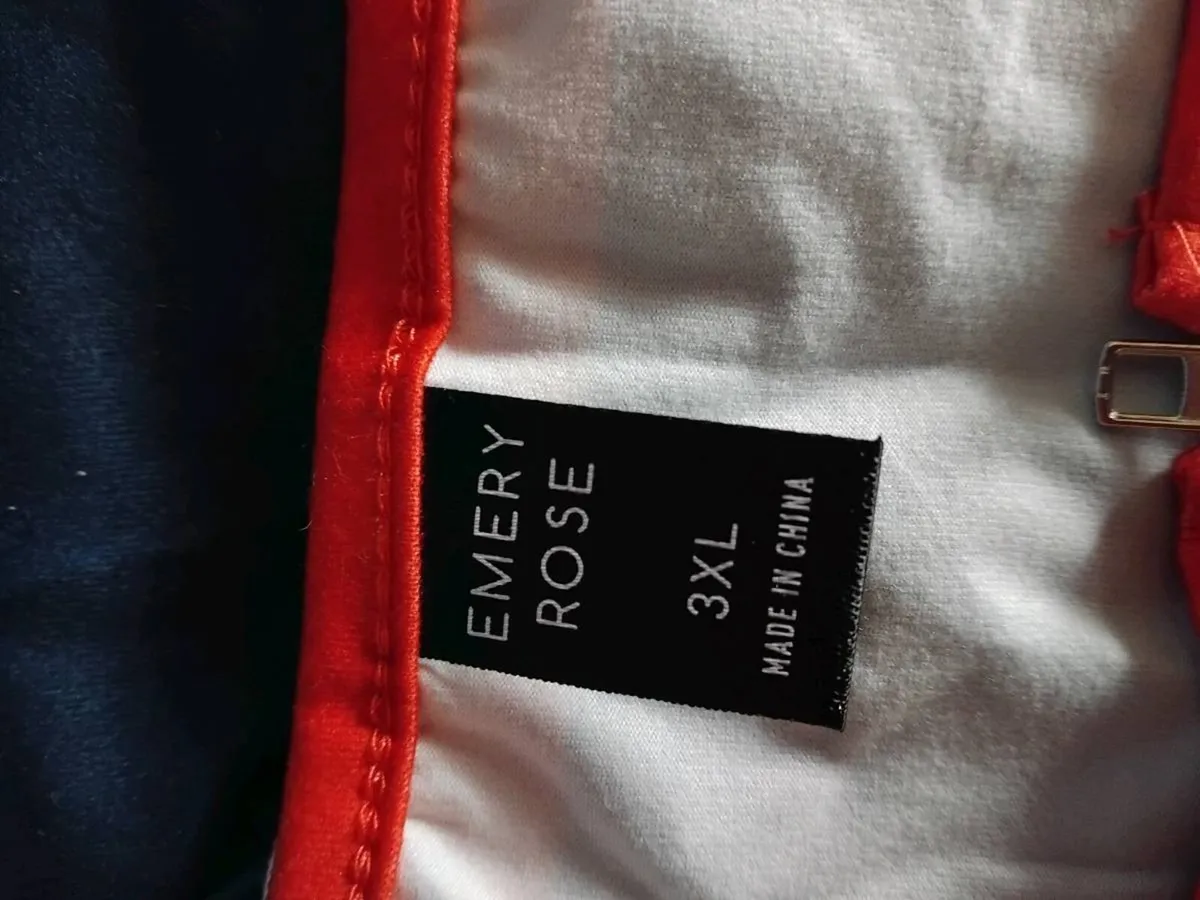 Women's clothes - Image 2