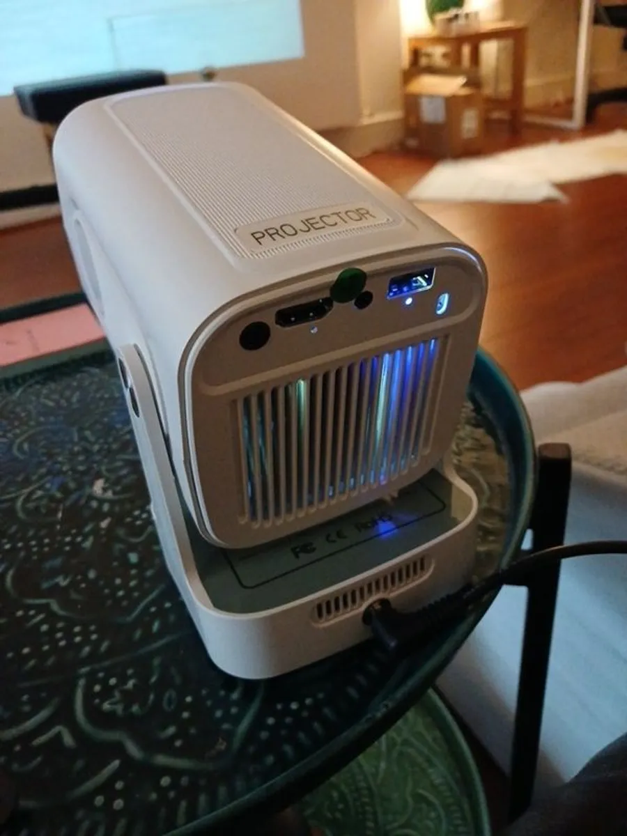 Android Projector Auto Focus/Huge Projection - Image 4