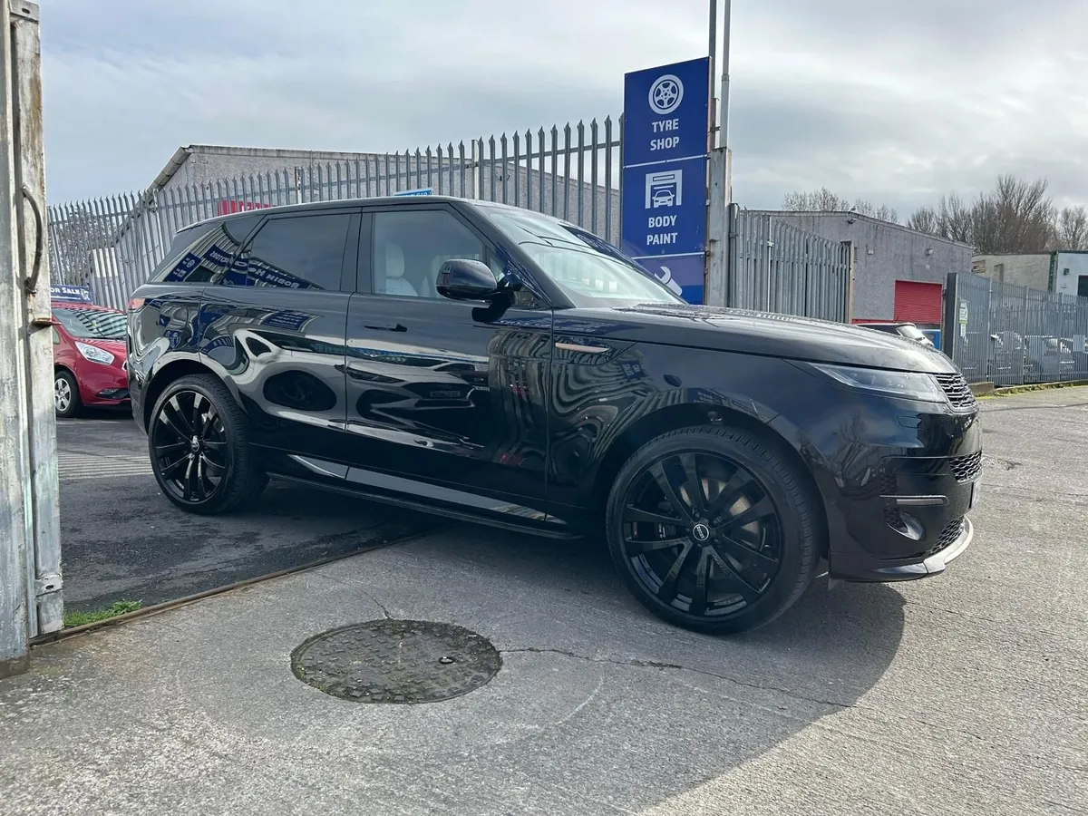 Land Rover Range Rover Sport 2024  14,063 KM - Image 3