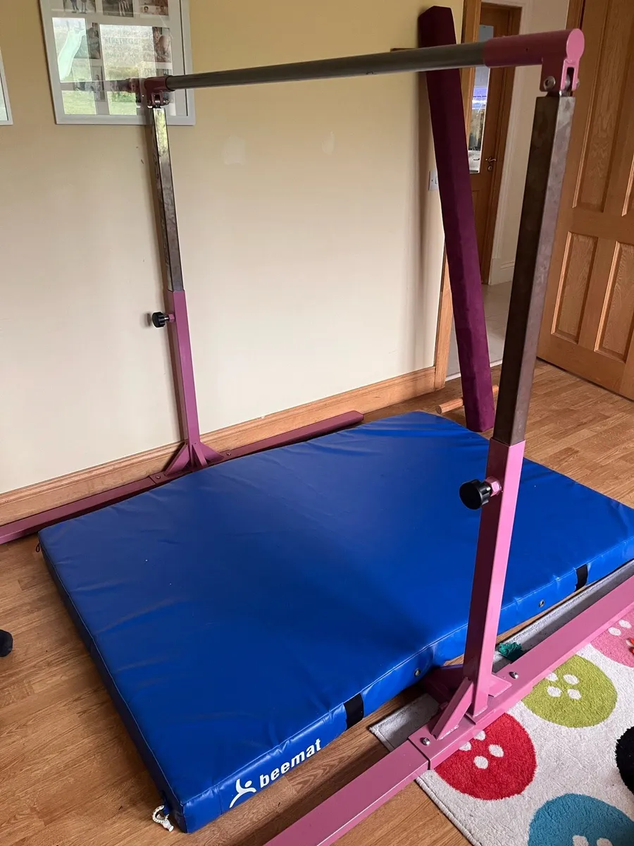 Gymnastics bar, Mat & Balance beam - Image 1